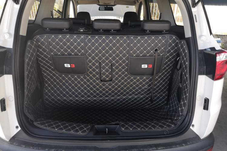 Used Wuling Hongguang S3 2019 1.5L Manual Comfort Model China VI Standard Trunk