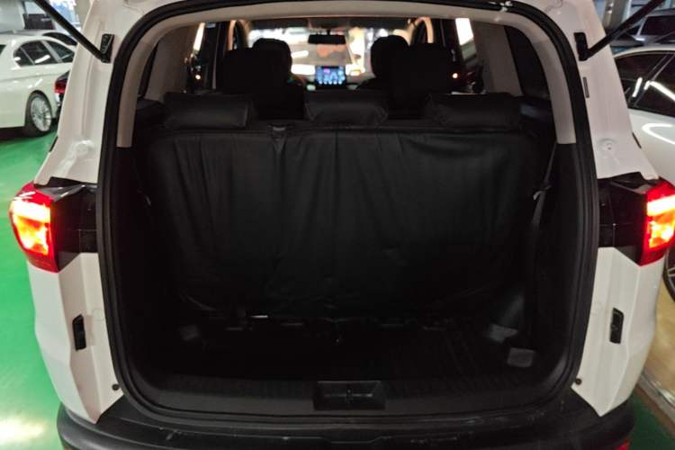 Used Wuling Hongguang S3 2019 1.5L Manual Standard Version China VI Standard Trunk