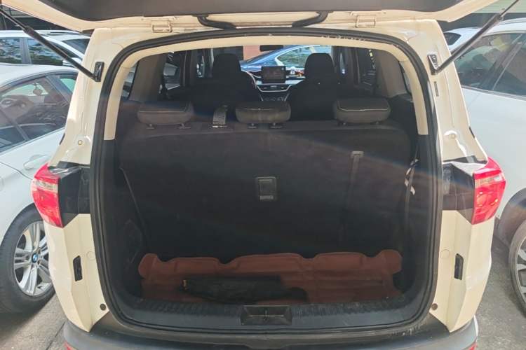 Used Wuling Hongguang S3 2019 1.5L Manual Standard Version China VI Standard Trunk
