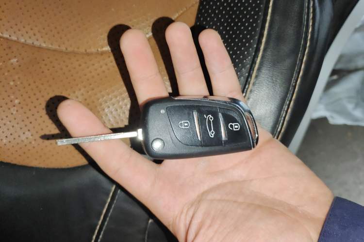 Used Wuling Hongguang S3 2019 Automatic Clutch Version 1.5L Manual Comfort Model China V Standard Vehicle Key