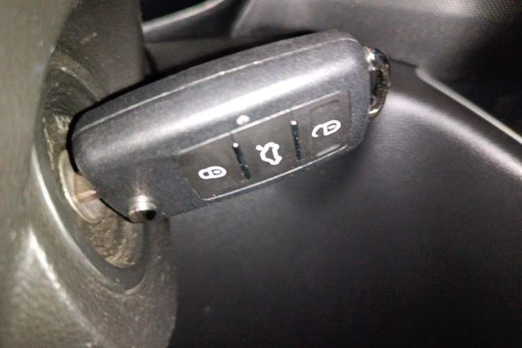 Used Wuling Hongguang S3 2019 1.5L Manual Comfort Model China VI Standard Vehicle Key