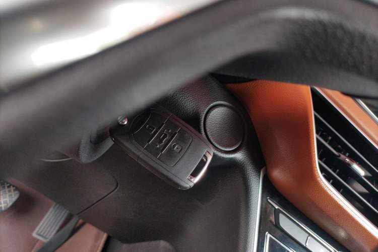Used Wuling Hongguang S3 2019 Automatic Clutch Version 1.5L Manual Luxury Model China V Standard Vehicle Key
