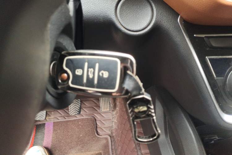 Used Wuling Hongguang S3 2019 1.5L Manual Luxury Model China VI Standard Vehicle Key