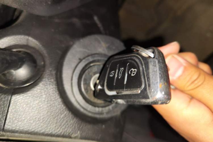 Used Wuling Hongguang S3 2019 1.5L Manual Standard Version China VI Standard Vehicle Key