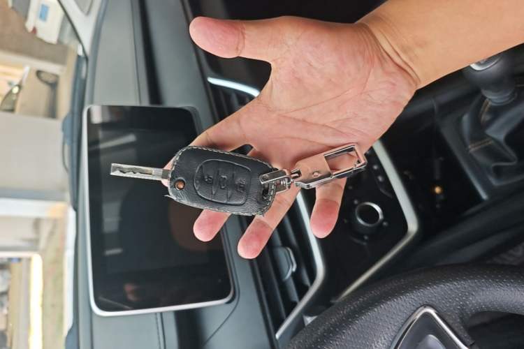 Used Wuling Hongguang S3 2019 1.5L Manual Comfort Model China VI Standard Vehicle Key