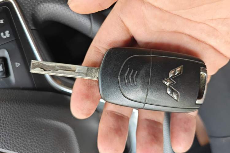 Used Wuling Hongguang S3 2019 1.5L Manual Luxury Model China VI Standard Vehicle Key