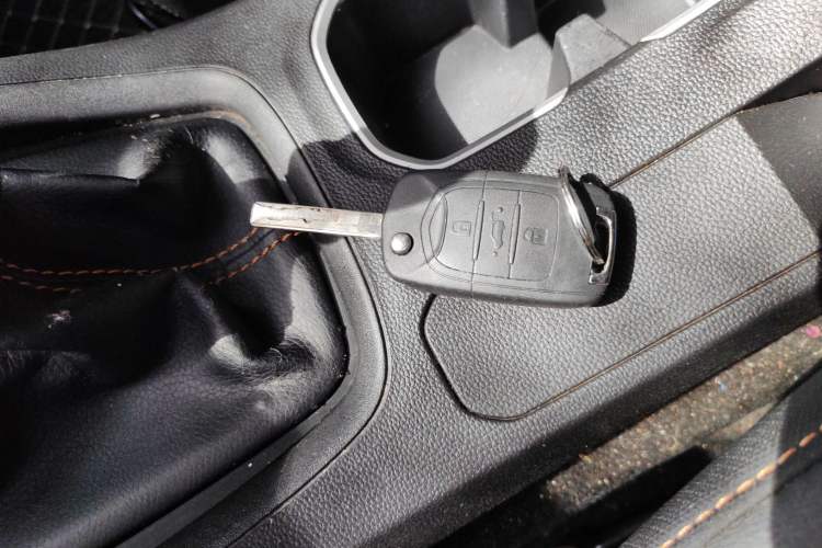 Used Wuling Hongguang S3 2019 1.5L Manual Comfort Model China VI Standard Vehicle Key