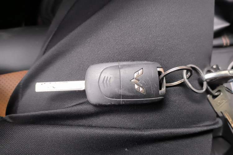 Used Wuling Hongguang S3 2019 1.5T Manual Comfort Edition China VI Standard Vehicle Key