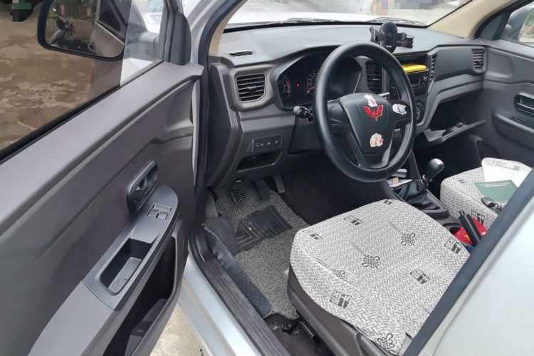 Used Wuling Hongguang V 2022 1.5L Jingqu Edition Electric-Assist LAR Driver Seat