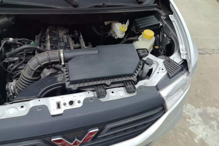 Used Wuling Hongguang V 2022 1.5L Jingqu Edition Electric-Assist LAR Engine Bay Left