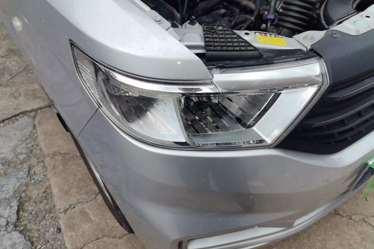 Used Wuling Hongguang V 2022 1.5L Jingqu Edition Electric-Assist LAR Right Front Headlight