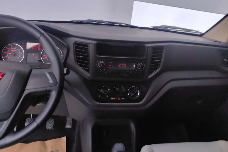 Used Wuling Hongguang V 2022 1.5L Jingqu Edition Electric-Assist LAR Audio And AC Panel