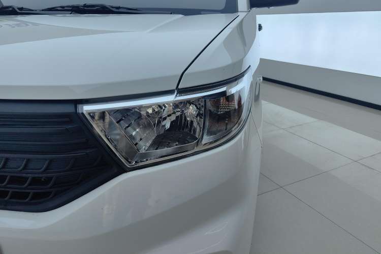 Used Wuling Hongguang V 2022 1.5L Jingqu Edition Electric-Assist LAR Left Front Headlight