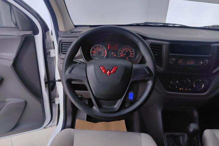 Used Wuling Hongguang V 2022 1.5L Jingqu Edition Electric-Assist LAR Steering Wheel