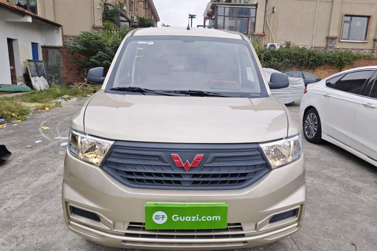 Used Wuling Hongguang V 2022 1.5L Jingqu Edition Enclosed-Window Vehicle with Hydraulic Power Steering LAR Exterior 1
