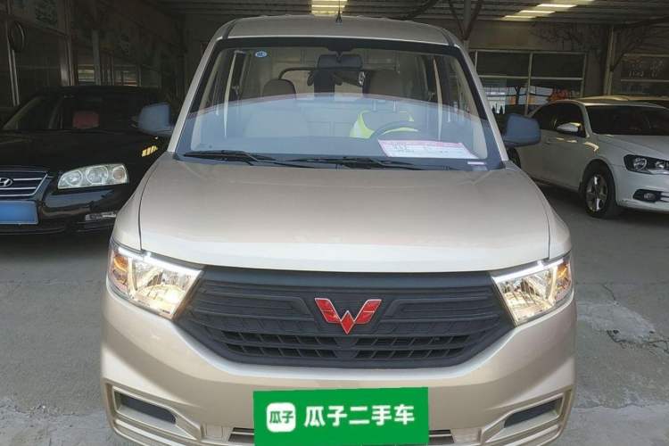 Used Wuling Hongguang V 2022 1.5L Jingqu Edition Enclosed-Window Vehicle with Hydraulic Power Steering LAR Exterior 1