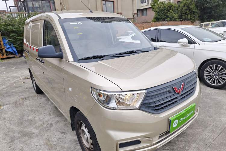Used Wuling Hongguang V 2022 1.5L Jingqu Edition Enclosed-Window Vehicle with Hydraulic Power Steering LAR Exterior 2