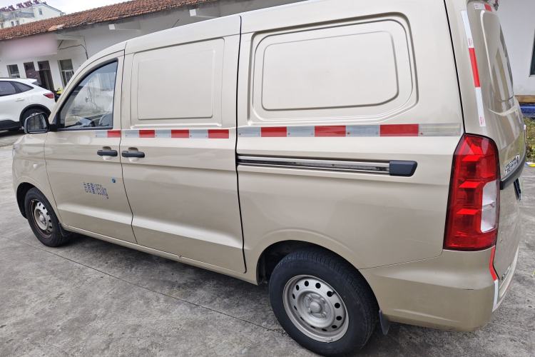 Used Wuling Hongguang V 2022 1.5L Jingqu Edition Enclosed-Window Vehicle with Hydraulic Power Steering LAR Exterior 3