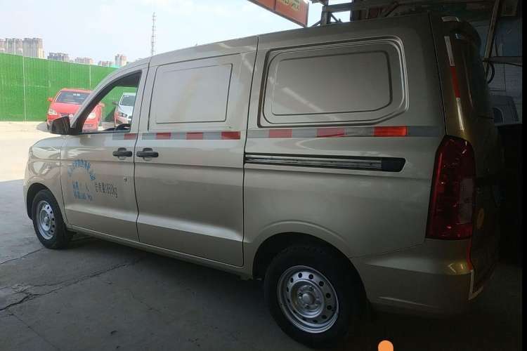 Used Wuling Hongguang V 2022 1.5L Jingqu Edition Enclosed-Window Vehicle with Hydraulic Power Steering LAR Exterior 3