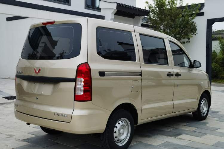 Used Wuling Hongguang V 2021 1.5L Jingqu Version LAR Exterior 4