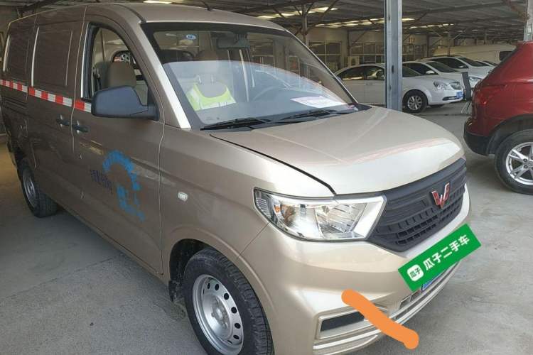 Used Wuling Hongguang V 2022 1.5L Jingqu Edition Enclosed-Window Vehicle with Hydraulic Power Steering LAR Exterior 4
