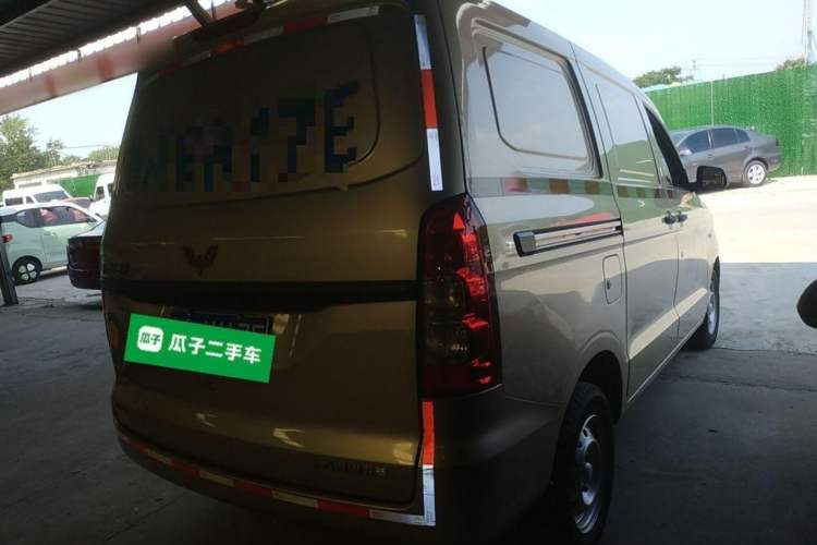Used Wuling Hongguang V 2022 1.5L Jingqu Edition Enclosed-Window Vehicle with Hydraulic Power Steering LAR Exterior 5