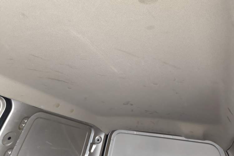 Used Wuling Hongguang V 2022 1.5L Jingqu Edition Enclosed-Window Vehicle with Hydraulic Power Steering LAR Headliner