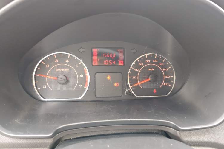 Used Wuling Hongguang V 2022 1.5L Jingqu Edition Enclosed-Window Vehicle with Hydraulic Power Steering LAR Instrument Cluster