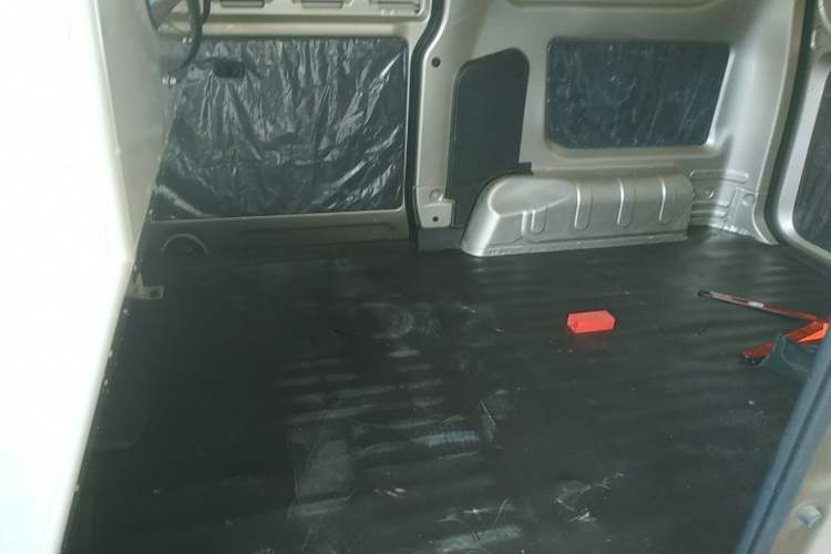 Used Wuling Hongguang V 2022 1.5L Jingqu Edition Enclosed-Window Vehicle with Hydraulic Power Steering LAR Interior 4