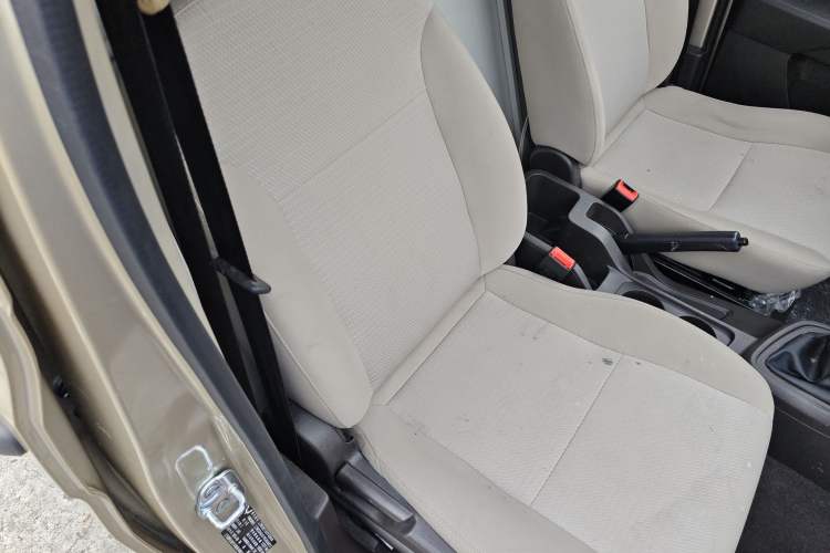 Used Wuling Hongguang V 2022 1.5L Jingqu Edition Enclosed-Window Vehicle with Hydraulic Power Steering LAR Right Front Seat