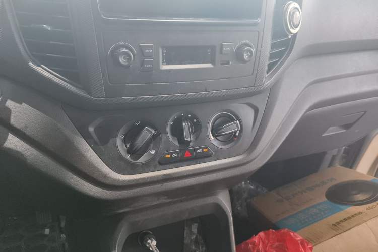 Used Wuling Hongguang V 2019 1.5L Standard Version China VI LAR Audio And AC Panel