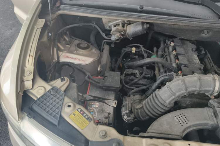 Used Wuling Hongguang V 2019 1.5L Standard Version China VI LAR Engine Bay Right
