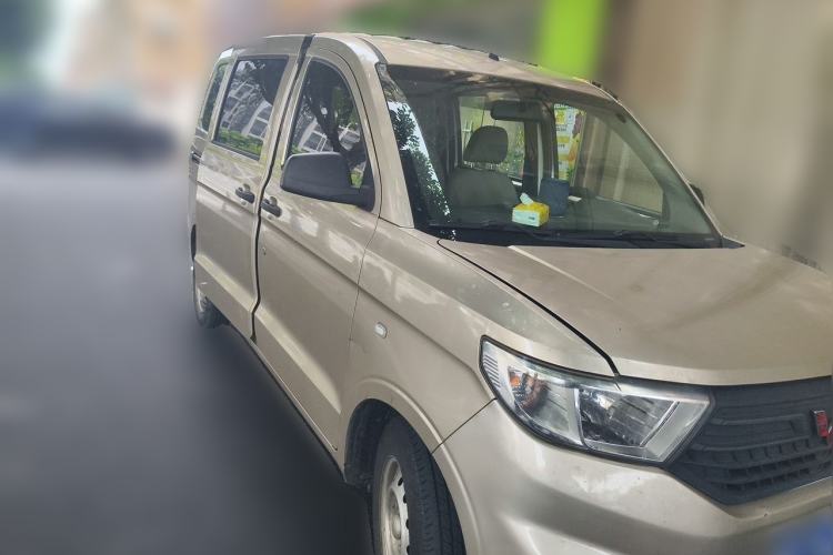 Used Wuling Hongguang V 2019 1.5L Standard Version China VI LAR Front Right 45 Deg