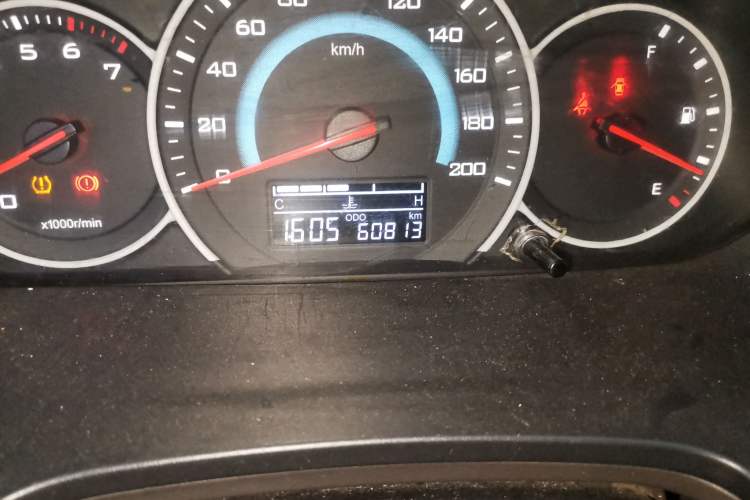 Used Wuling Hongguang V 2019 1.5L Enjoyment Version China VI LAR Odometer Close Up