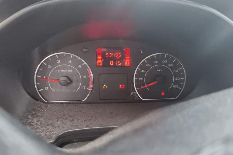 Used Wuling Hongguang V 2019 1.5L Standard Version China VI LAR Odometer Close Up