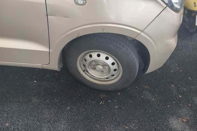 Used Wuling Hongguang V 2019 1.5L Standard Version China VI LAR Right Front Wheel Hub
