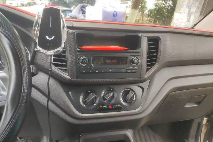 Used Wuling Hongguang V 2019 1.5L Jingqu Version China VI LAR Audio And AC Panel