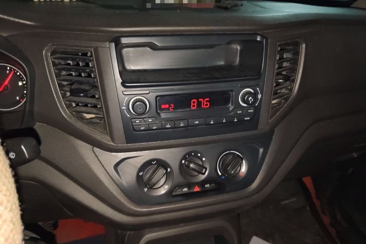 Used Wuling Hongguang V 2019 1.5L Enjoyment Version China VI LAR Audio And AC Panel