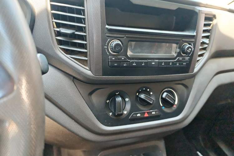 Used Wuling Hongguang V 2019 1.5L Standard Version China VI LAR Audio And AC Panel