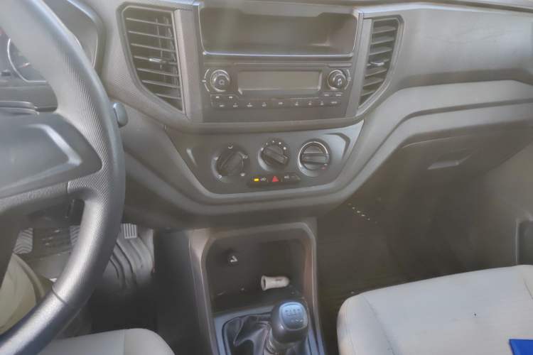 Used Wuling Hongguang V 2019 1.5L Jingqu Edition Sealed-Window Vehicle China VI LAR Audio And AC Panel