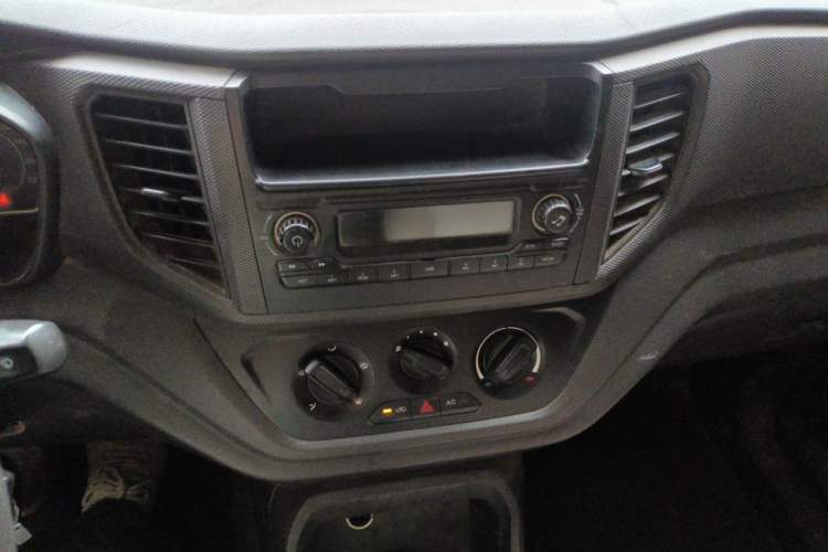 Used Wuling Hongguang V 2019 1.5L Base Version China VI LAR Audio And AC Panel