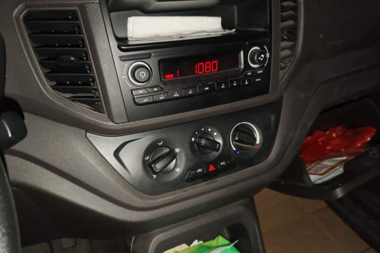 Used Wuling Hongguang V 2019 1.5L Jingqu Version China VI LAR Audio And AC Panel