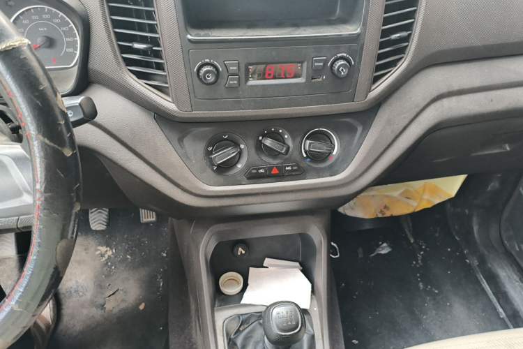 Used Wuling Hongguang V 2019 1.5L Jingqu Version China VI LAR Audio And AC Panel