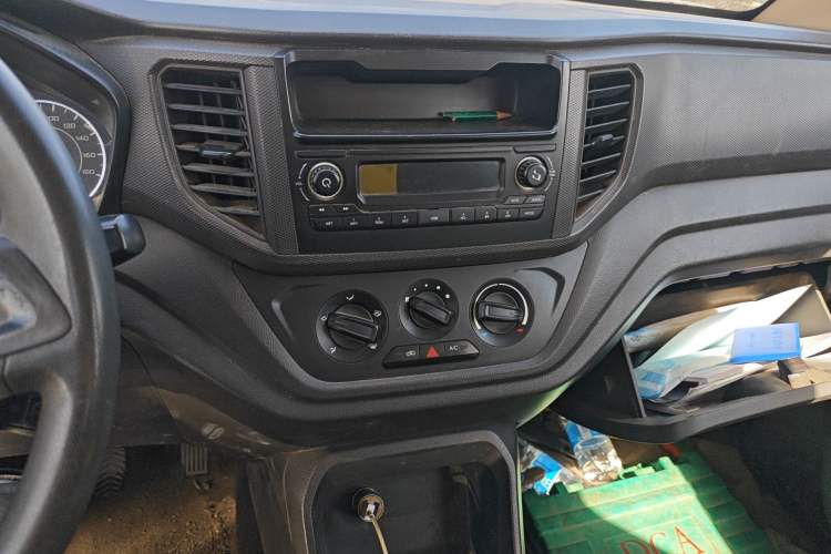 Used Wuling Hongguang V 2019 1.5L Standard Version China VI LAR Audio And AC Panel