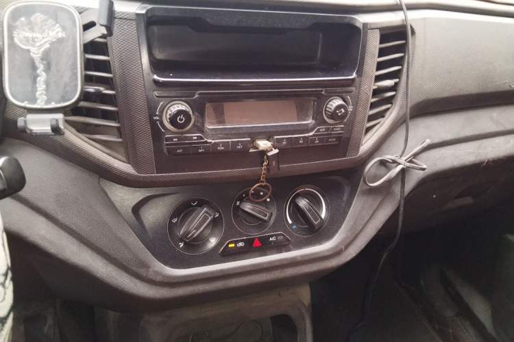 Used Wuling Hongguang V 2019 1.5L Standard Version China VI LAR Audio And AC Panel