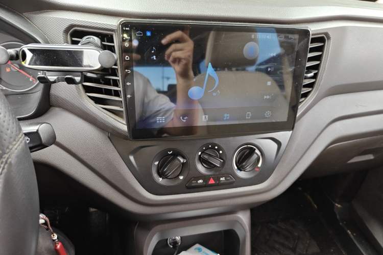 Used Wuling Hongguang V 2019 1.5L Enjoyment Version China VI LAR Audio And AC Panel