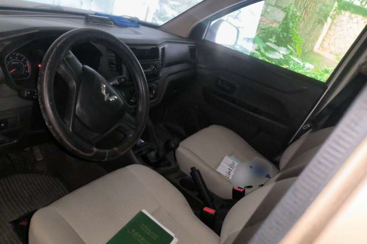 Used Wuling Hongguang V 2019 1.5L Base Window-Sealed Vehicle China VI LAR Center Console