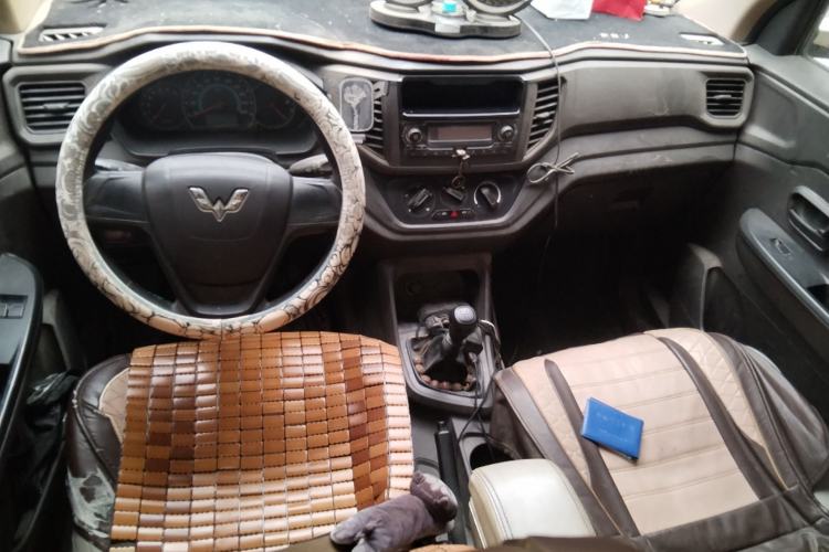 Used Wuling Hongguang V 2019 1.5L Standard Version China VI LAR Center Console