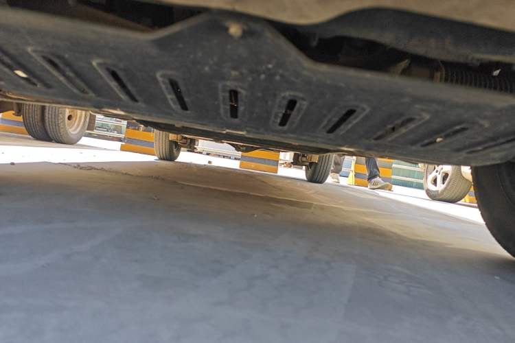 Used Wuling Hongguang V 2019 1.5L Standard Version China VI LAR Chassis Front