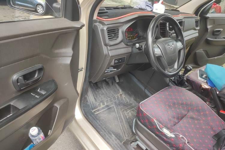 Used Wuling Hongguang V 2019 1.5L Jingqu Version China VI LAR Driver Seat